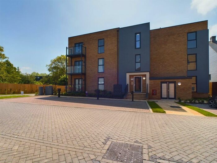 2 Bedroom Flat To Rent In Billing Place, Hitchin, SG4