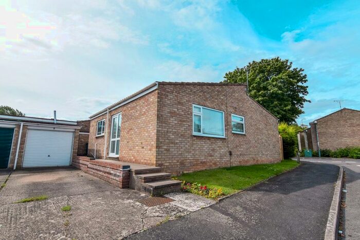 3 Bedroom Bungalow To Rent In Portway Close, Sydenham, CV31