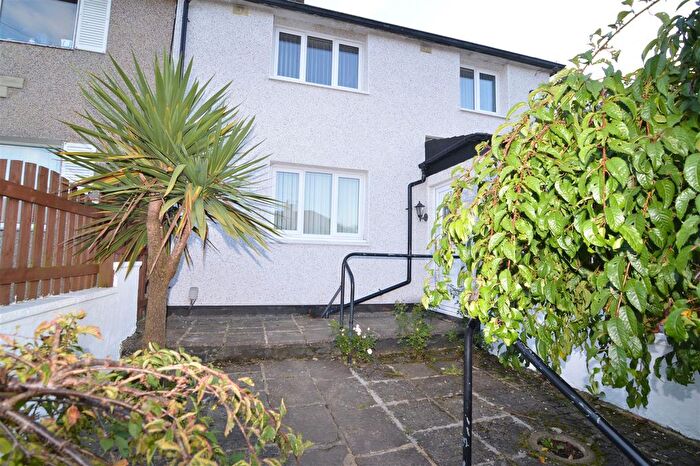 3 Bedroom Semi Detached House To Rent In Stonegate Road, Thorpe Edge, Bradford, BD10