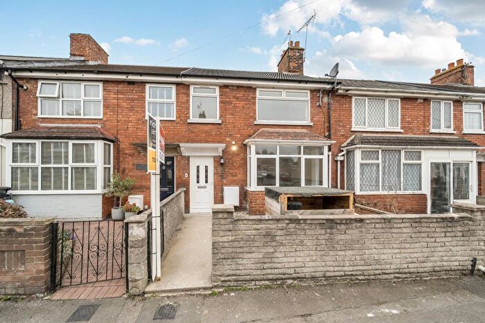 3 Bedroom Terraced House To Rent In Morrison Street, Swindon, SN2