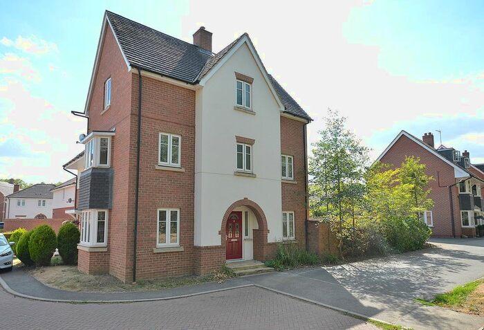 4 Bedroom Semi-Detached House To Rent In Fitzgerald Court, Northampton, NN3