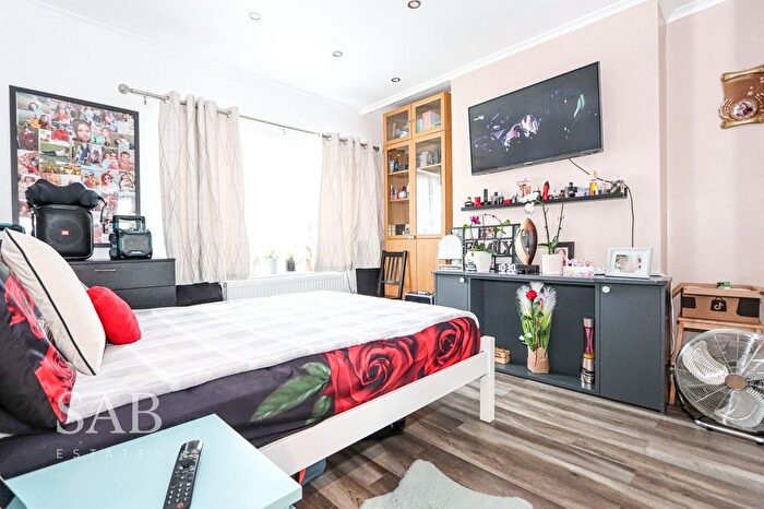 2 Bedroom Maisonette To Rent In Beechwood Avenue, Greenford, UB6