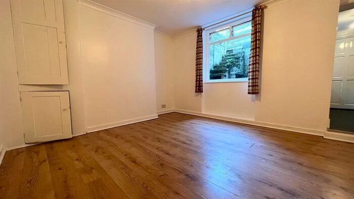 Studio To Rent In Brookhill Road, London, SE18