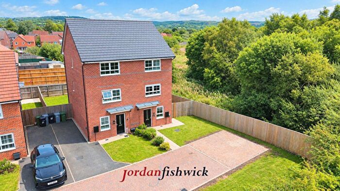 4 Bedroom Town House For Sale In Treacle Avenue, Macclesfield, SK11