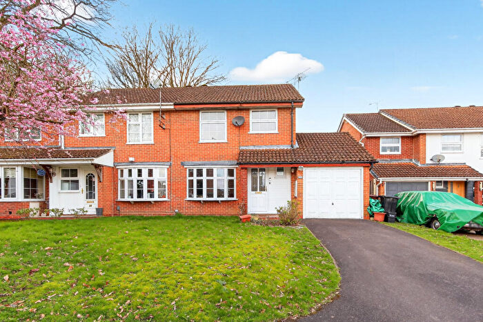 3 Bedroom Link Detached House For Sale In Kent Close, Wokingham, RG41