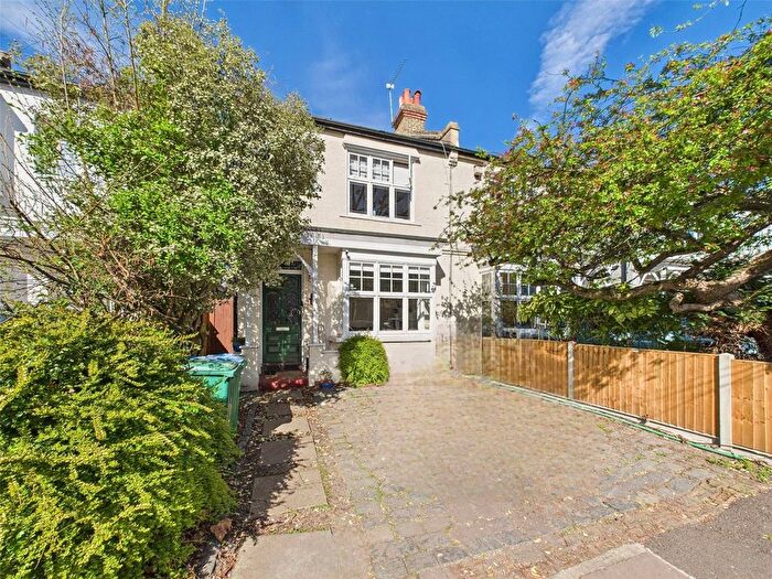 4 Bedroom Semi Detached House To Rent In Gloucester Road, Hampton, TW12