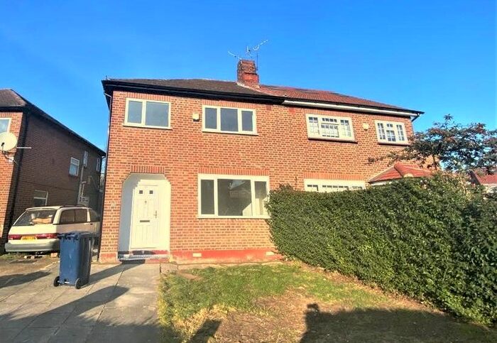 4 Bedroom Semi-Detached House To Rent In Iveagh Avenue, London, NW10