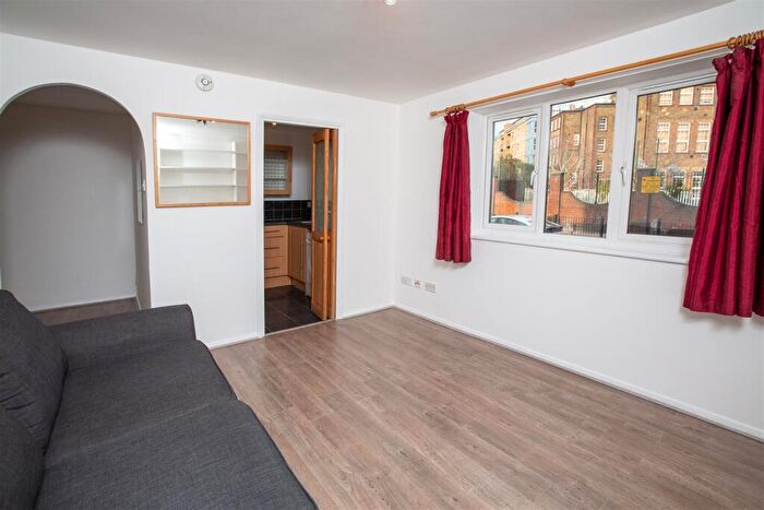 Studio To Rent In Westferry Road, E14
