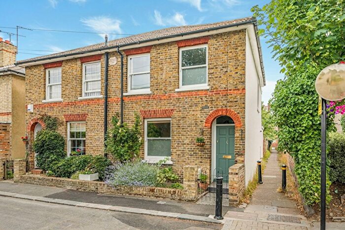 3 Bedroom Semi-Detached House For Sale In Algar Road, Isleworth, TW7