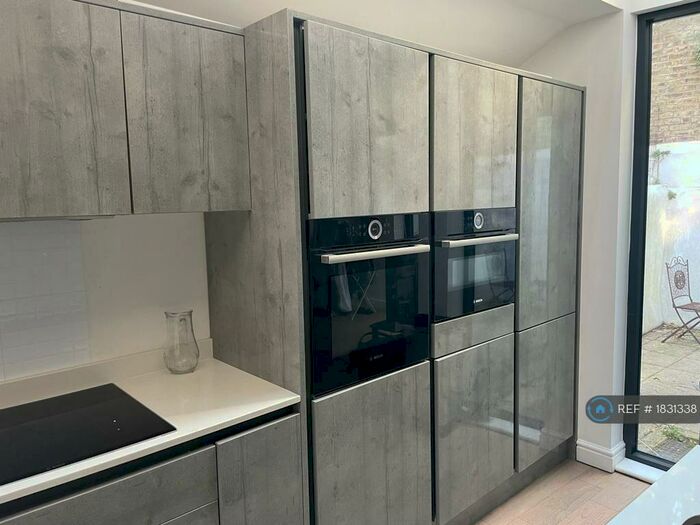 3 Bedroom Flat To Rent In Garfield Road, London, SW11