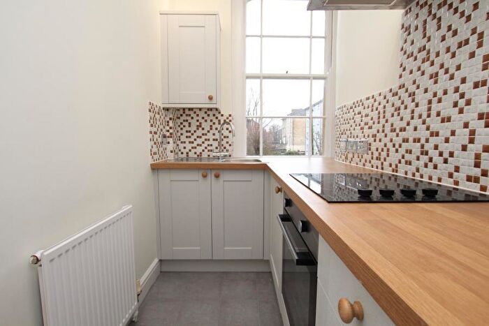 2 Bedroom Apartment To Rent In Chertsey Road - Redland, BS6
