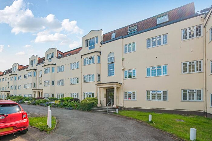 2 Bedroom Flat For Sale In Etchingham Court, Finchley, N3