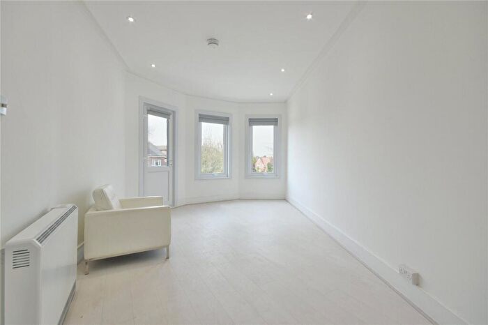 1 Bedroom Flat To Rent In Gainsborough Road, Woodside Park, N12