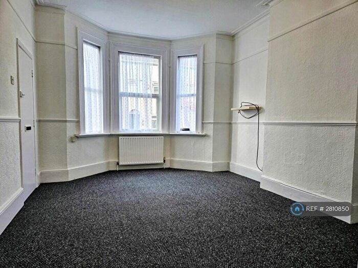 1 Bedroom Flat To Rent In Hadleigh, Benfleet, SS7