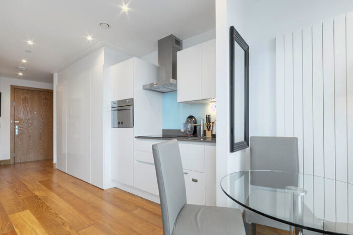 Apartment To Rent In Arena Tower, Crossharbour Plaza, Canary Wharf, London, E14