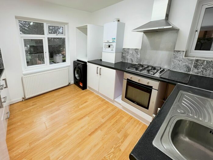 3 Bedroom Flat To Rent In Whitchurch Lane, Canons Park, Edgware, HA8