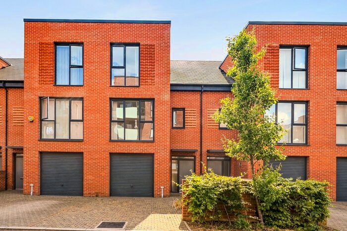 4 Bedroom Terraced House To Rent In Reynard Way, Brentford, Brentford, TW8