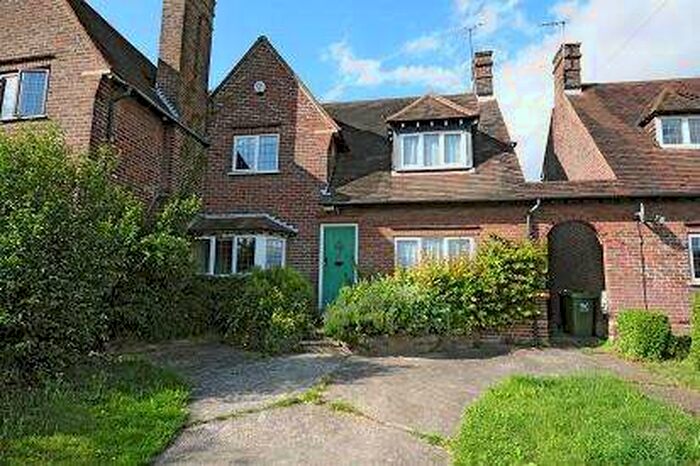 3 Bedroom Cottage To Rent In High Wycombe, Buckinghamshire, HP13