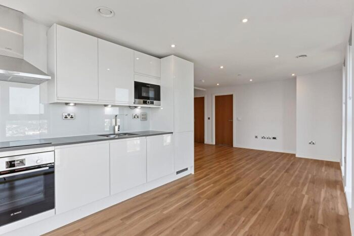 2 Bedroom Flat To Rent In Castle Park View, Castle Street, Bristol, BS2