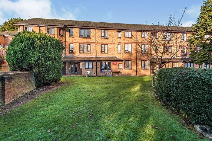 2 Bedroom Flat To Rent In St. Stephens Road, Hounslow, TW3