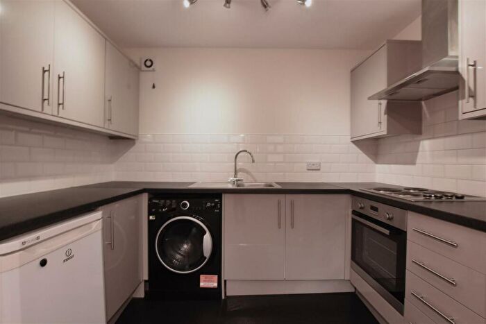 1 Bedroom Flat To Rent In Archway House, Gosbrook Road, RG4