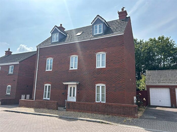4 Bedroom Detached House To Rent In Queens Close, Chard, Somerset, TA20