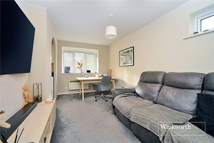 1 Bedroom Flat To Rent In Onyx House, Percy Gardens, Worcester Park, Surrey, KT4