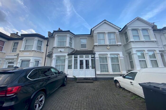 5 Bedroom Semi-Detached House To Rent In Endsleigh Gardens, Cranbrook, Ilford, IG1