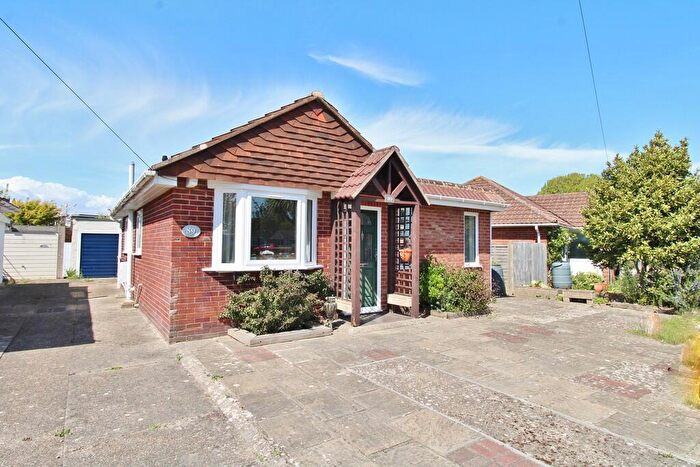 2 Bedroom Detached Bungalow For Sale In Queens Crescent, Stubbington, PO14