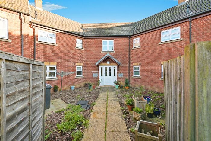 2 Bedroom Flat For Sale In Highfield Close, Brixworth, Northampton, NN6