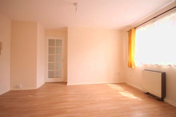 1 Bedroom Apartment To Rent In Streamside Close, Edmonton, N9