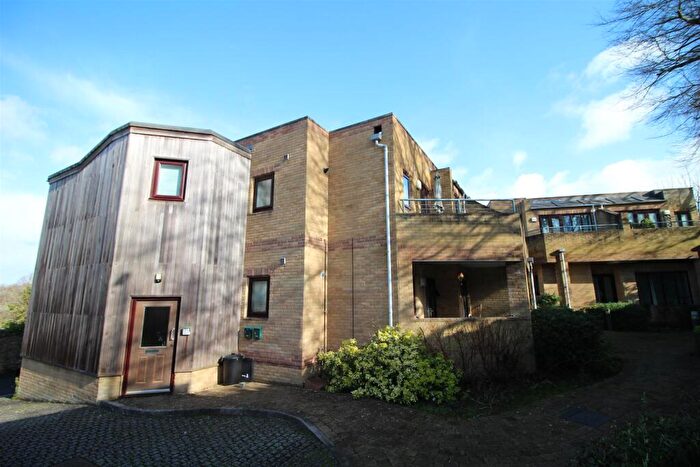 2 Bedroom Flat To Rent In Pool Barton, Keynsham, BS31