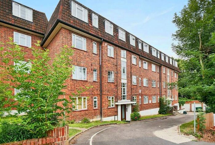 2 Bedroom Apartment To Rent In Compton Court, Victoria Crescent, SE19