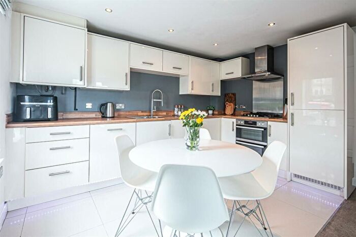2 Bedroom Flat For Sale In Smithy Lane, Huddersfield, HD5
