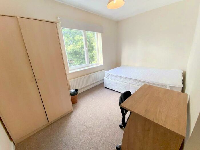 4 Bedroom House To Rent In Lauderdale Crescent, Grove Village, Manchester, M13