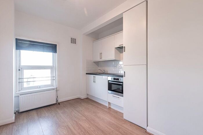 Studio To Rent In Talgarth Road, London, W14