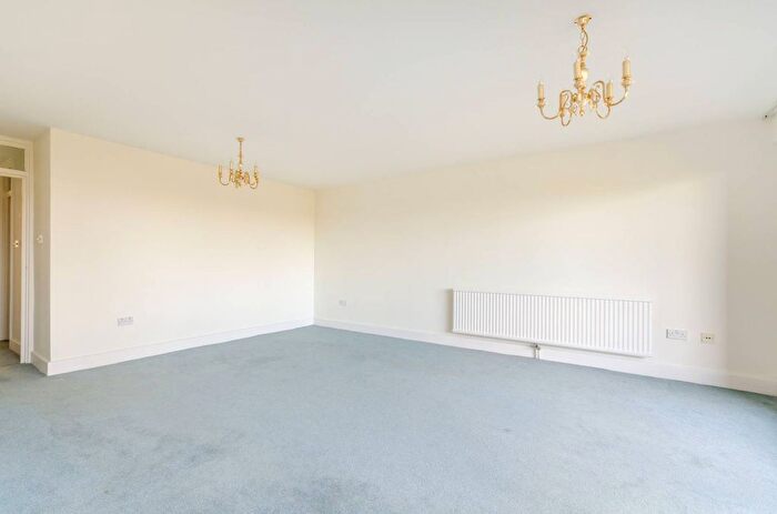 3 Bedroom Flat To Rent In Anglesea Road, Kingston, Kingston Upon Thames, KT1