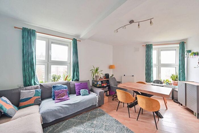 2 Bedroom Flat For Sale In Goldsborough House, Clapham, London, SW8