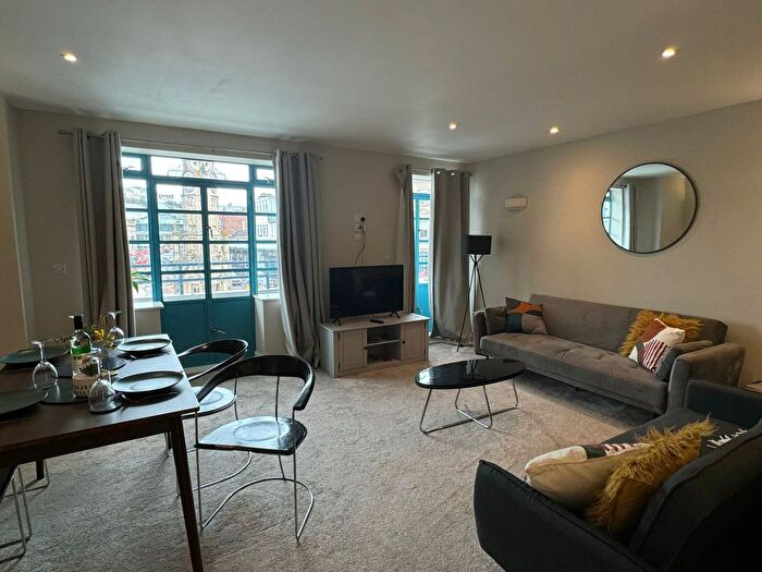 2 Bedroom Flat To Rent In Victoria Parade, Torquay, TQ1