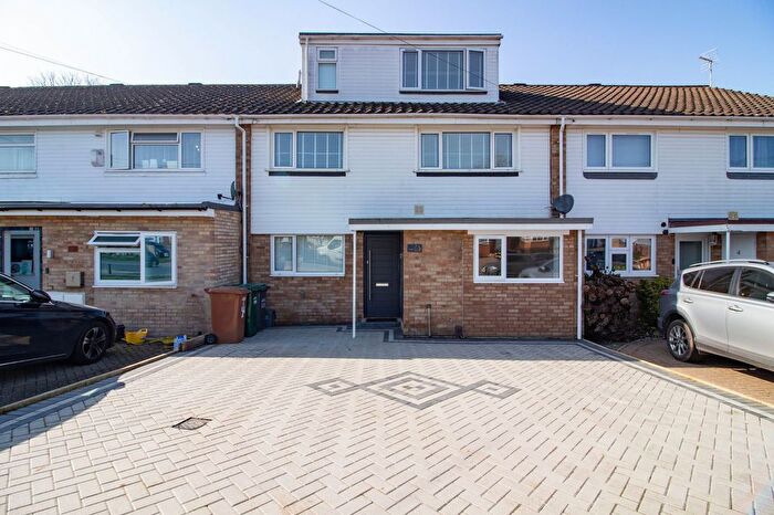 5 Bedroom Terraced House For Sale In Alva Way, Carpenders Park, Watford, WD19