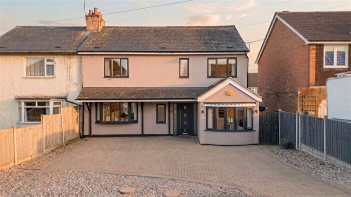 4 Bedroom Semi Detached House For Sale In Upper Eastern Green Lane, Coventry, CV5