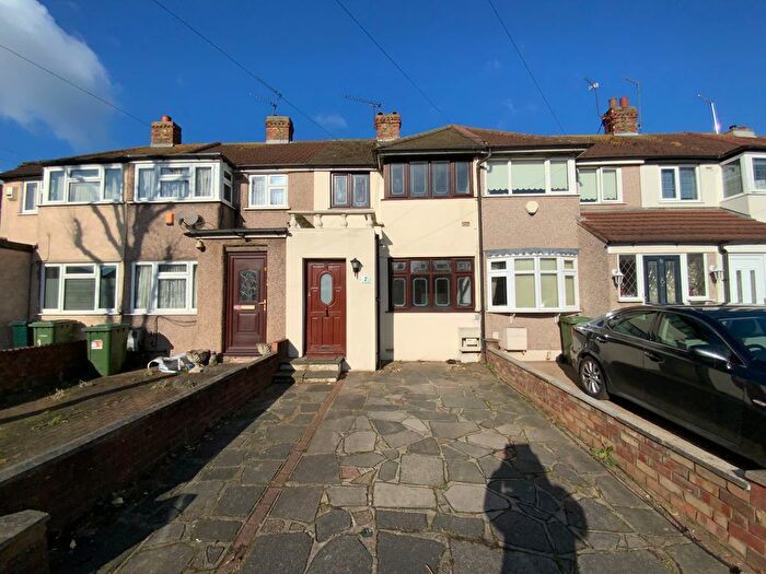 3 Bedroom Terraced House To Rent In Elm Park Avenue, Elm Park, RM12
