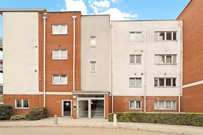 2 Bedroom Flat To Rent In Hawker Place, Walthamstow, London, E17