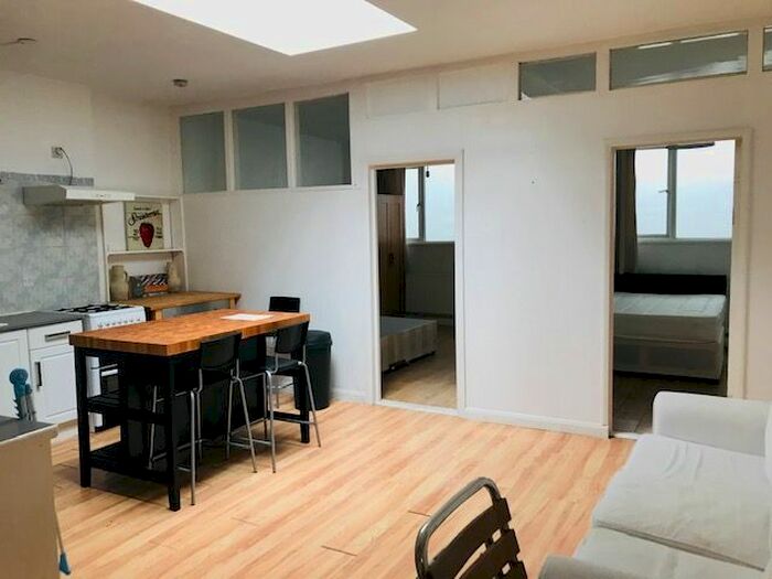 2 Bedroom Flat To Rent In Rear Flat, Fashion Street, Spitalfields, E1