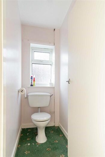 2 Bedroom Semi-Detached Bungalow For Sale In Beech Close, Leeds, LS25