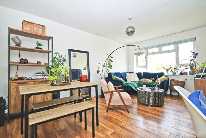 2 Bedroom Maisonette To Rent In Poplar Grove, New Malden, KT3