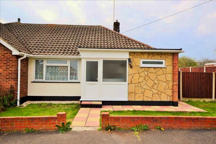 2 Bedroom Semi-Detached Bungalow To Rent In Oakhurst Close, Wickford, SS12
