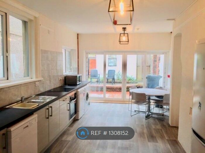 5 Bedroom Terraced House To Rent In Bernard St, Swansea SA2