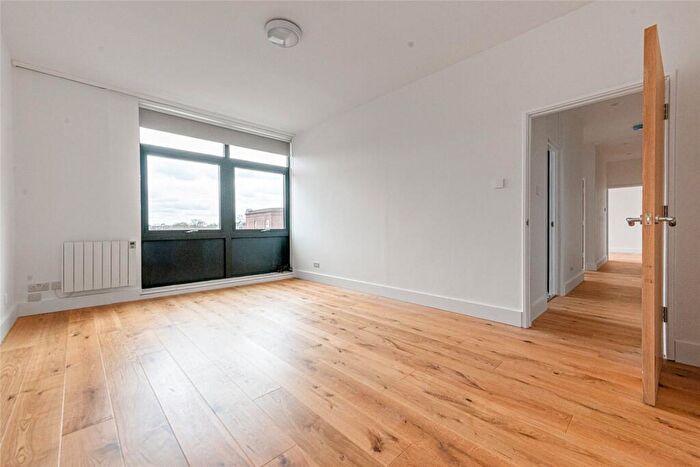 2 Bedroom Apartment To Rent In Regents Park Road, Finchley, London, N3