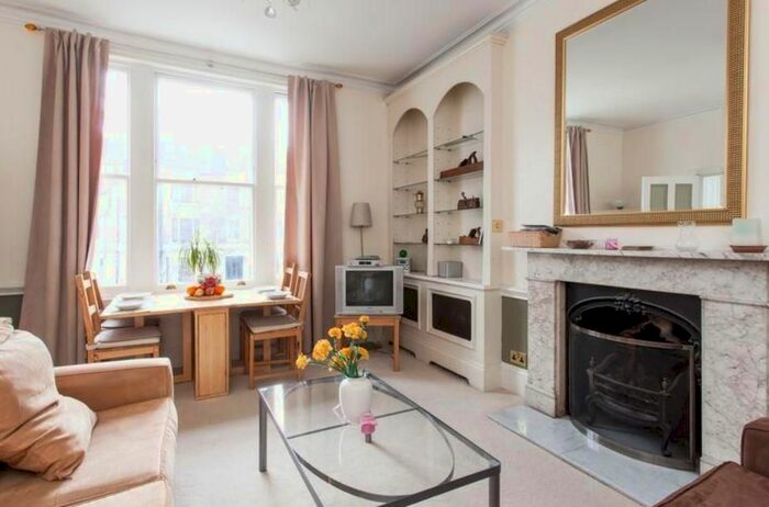 2 Bedroom Flat To Rent In Elsham Road, London, W14